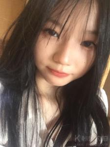 玲.