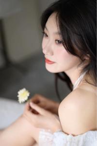 依依