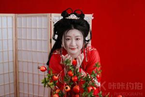 女