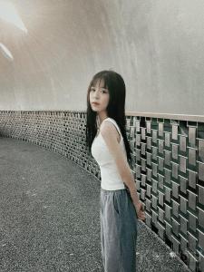 七七