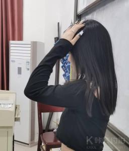 着婚纱献齐.