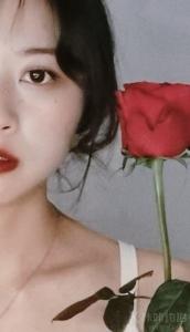女