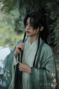 只会按快门的
