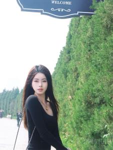 女