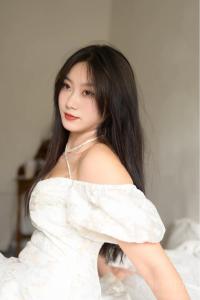 依依