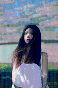 不理小嫚