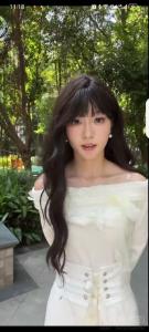 女