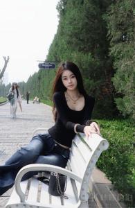 女