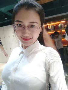 瑜伽眼镜娘