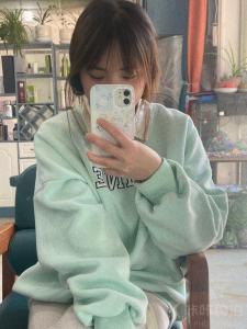 小Y.