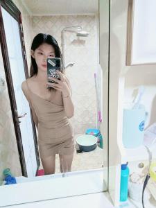短辫姑娘