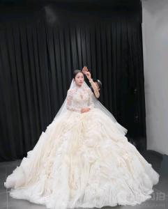 女