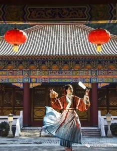 落花听雨