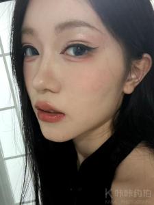 女