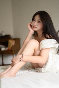 依依