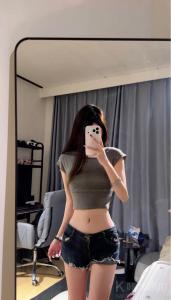 女