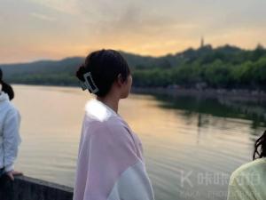 嗯