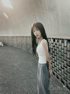 七七