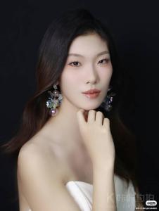 短辫姑娘