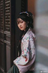 樾离华