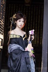 摄影羅羅