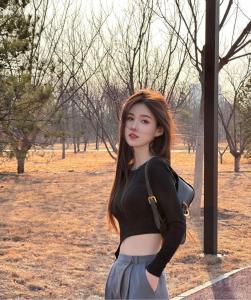 美女泡饭