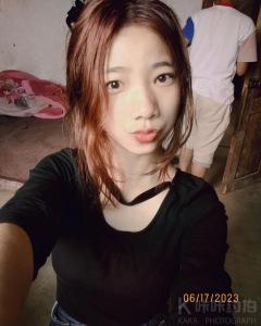 卖小女孩的秋