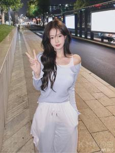 美女泡饭