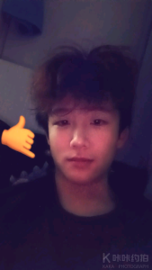 灿