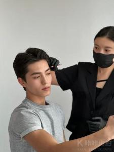 周女士