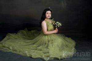 女