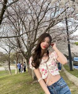 美女泡饭