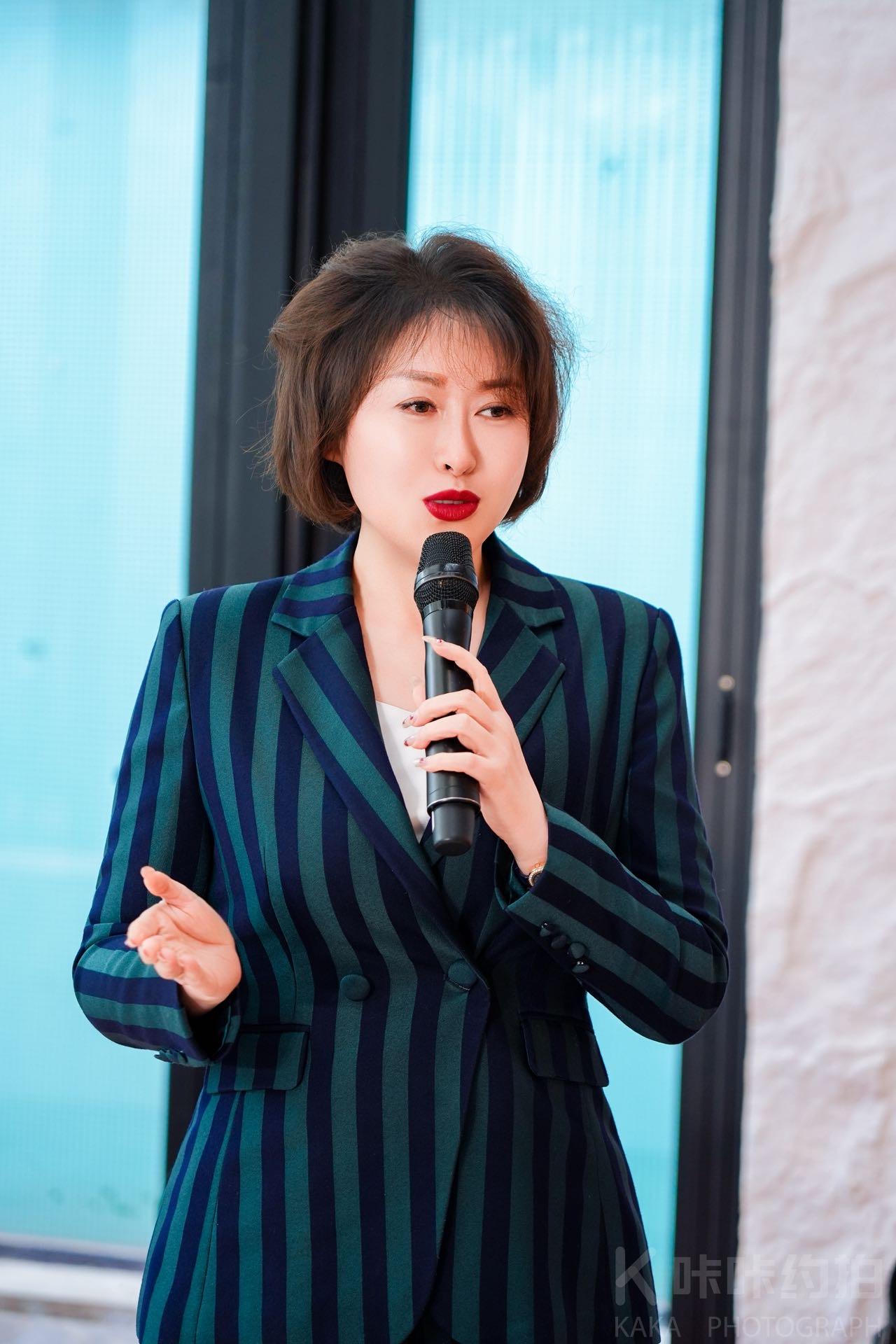 女摄陈果