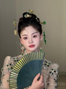 小张没吃饱