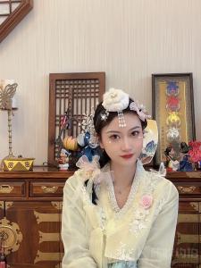 依依