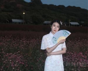 爱拍照的小琳