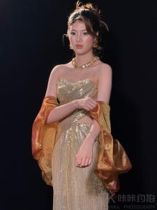 爱化妆的玫玫
